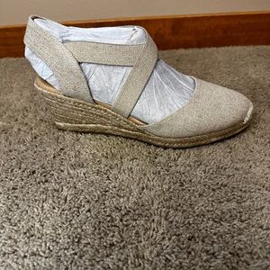 Easy Spirit women’s Meza espadrille wedge size 9 brand new heels- tan & gold